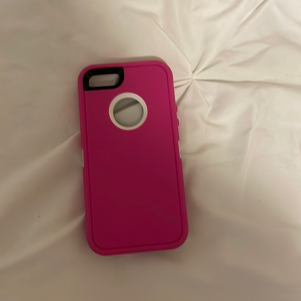 SE/iPhone 5 OtterBox phone case.